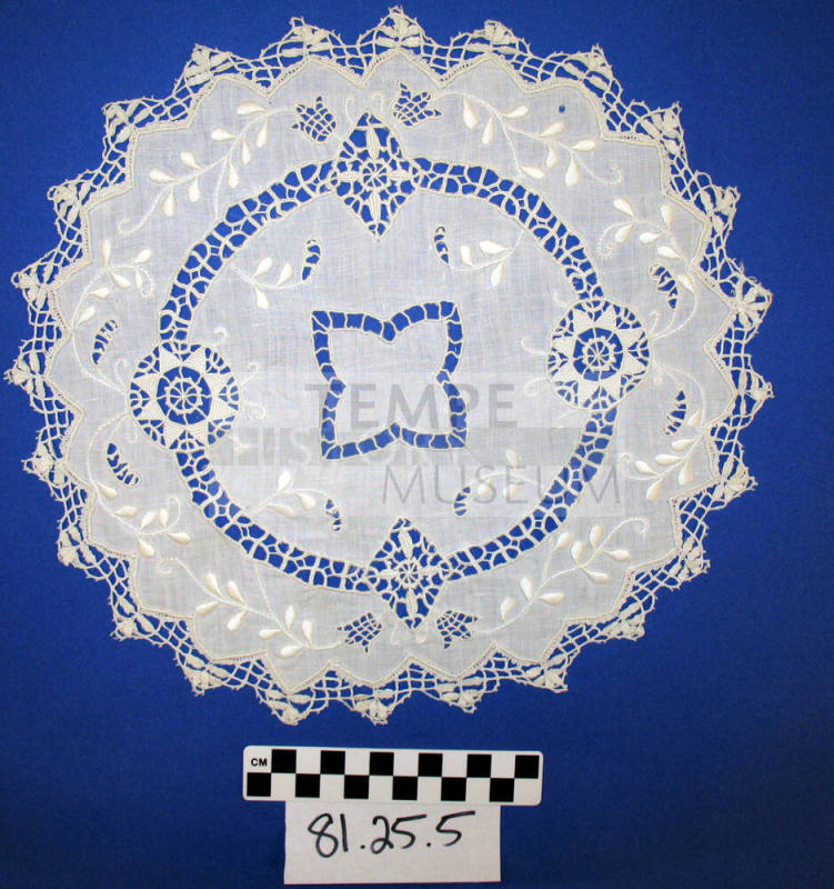 Plate doily