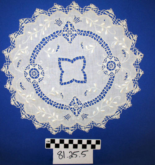 Plate doily