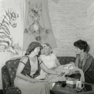 Unidentified Group Of 3 seated Women