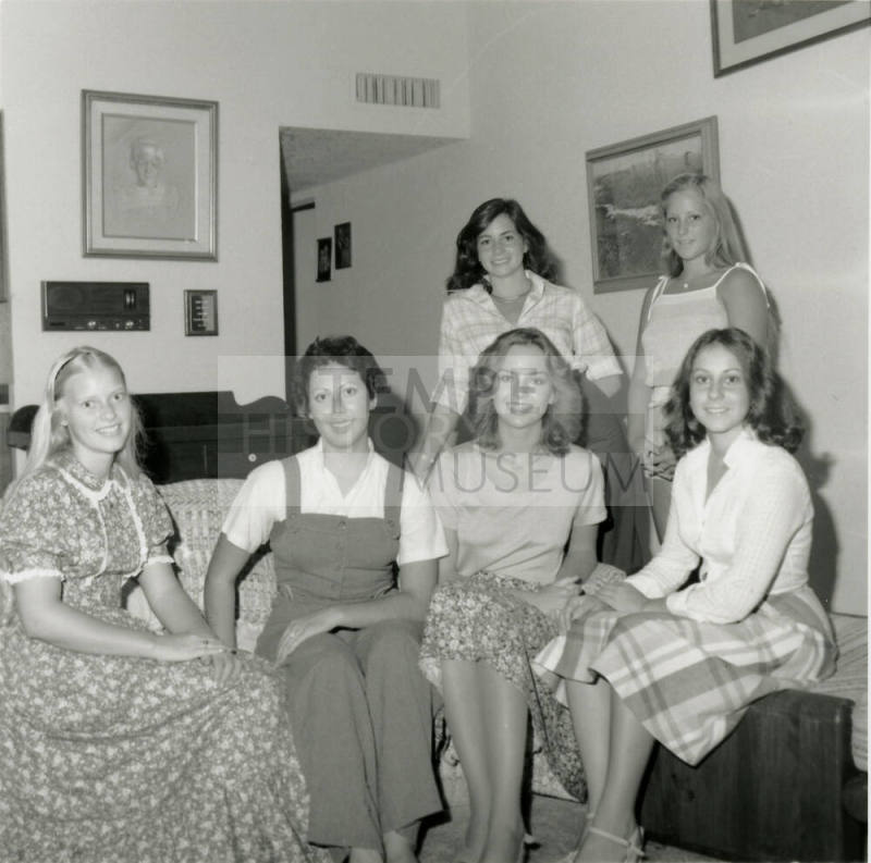 A Pretty Girl. - Tempe Daily News, October 10 1978
