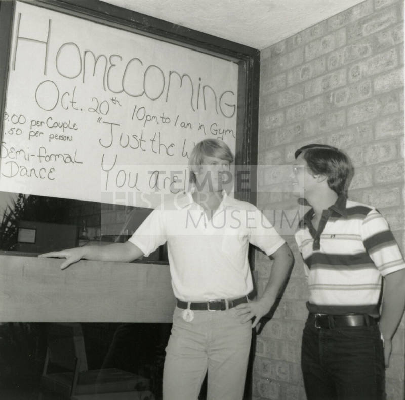Checking Out The Details. - Tempe Daily News, October 13 1978