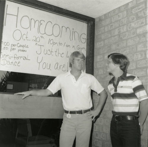 Checking Out The Details. - Tempe Daily News, October 13 1978
