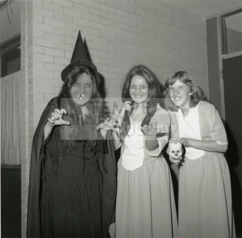 The Be-Witching Hour. - Tempe Daily News, October 12 1978