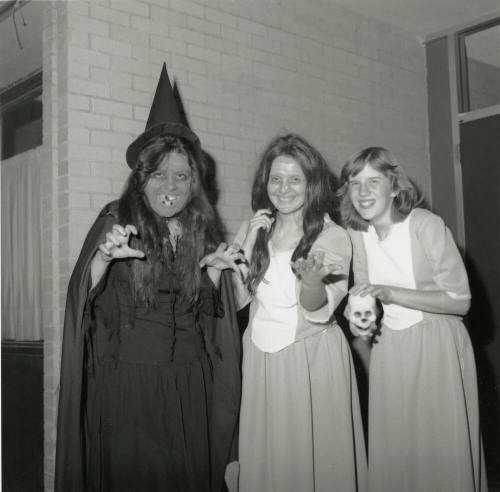 The Be-Witching Hour. - Tempe Daily News, October 12 1978