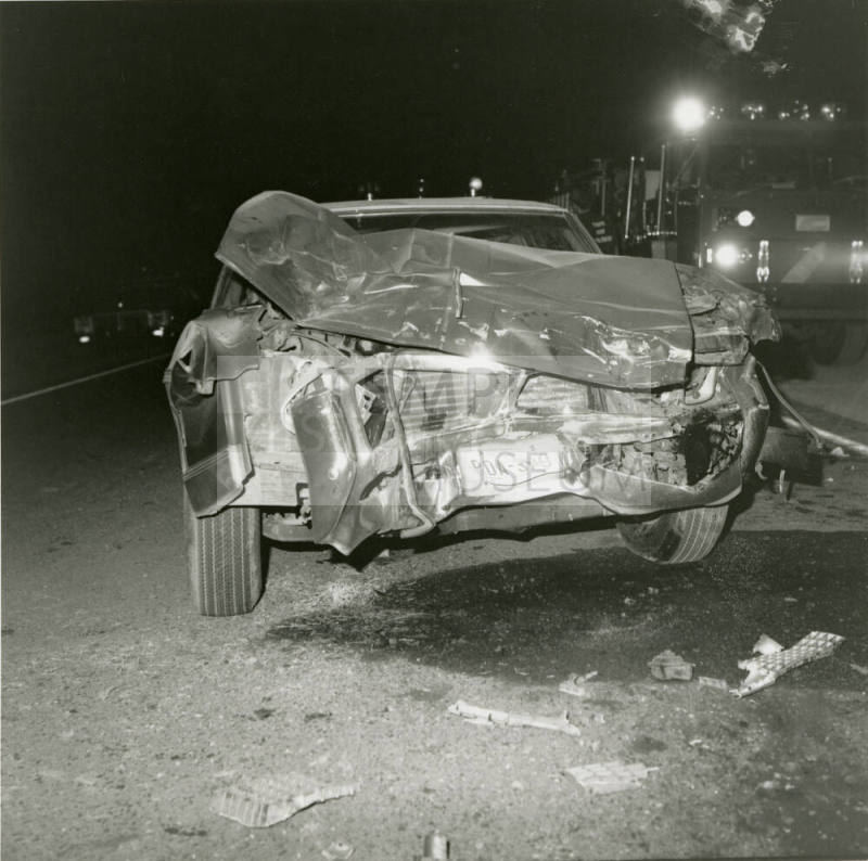 Head-On Collision Hurts Two. - Tempe Daily News, October 16 1978
