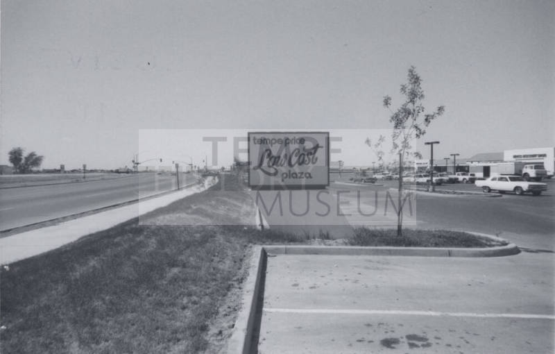 Tempe Price Low Cost Plaza - 5004-76 South Price Road, Tempe, Arizona