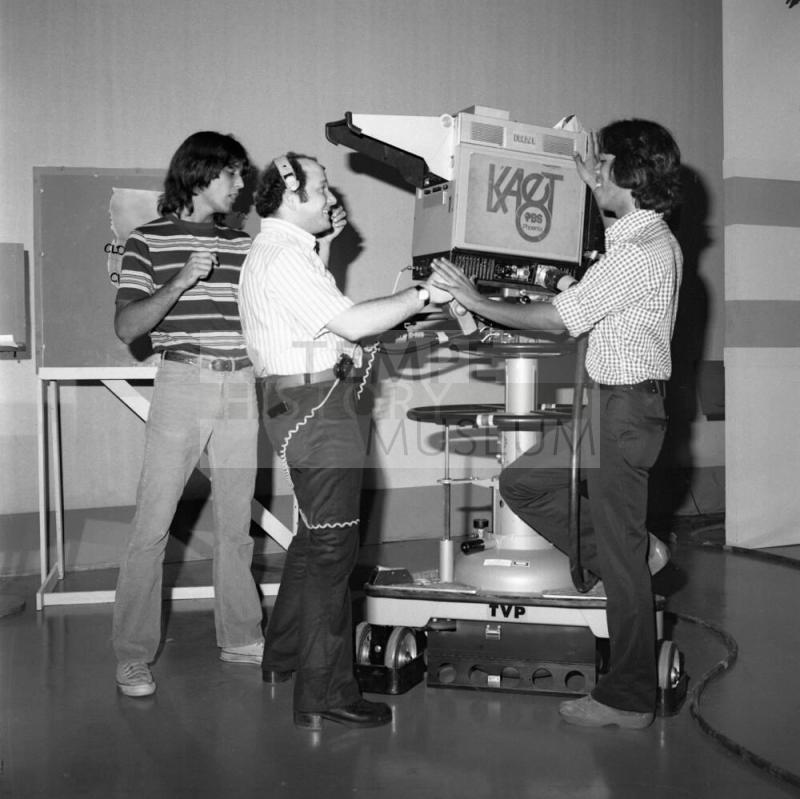KAET's Cameramen Keep The Show Rolling - All Tied Up On The Job - Tempe Daily News - October 20, 1978 - (1 of 2)
