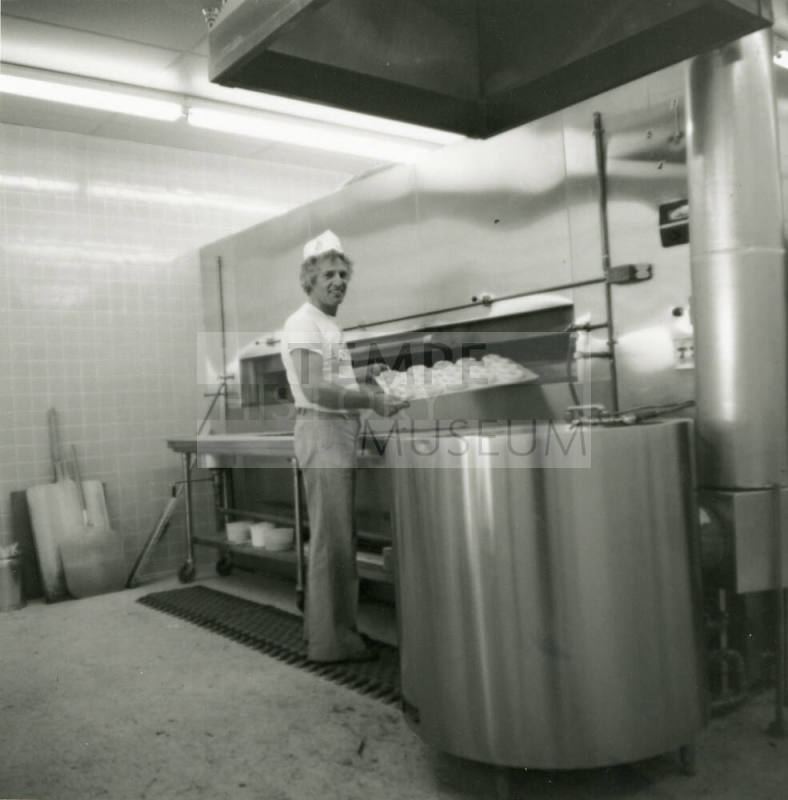 Bagels Anyone? - Tempe Daily News - October 27, 1978 - (1 of 2)