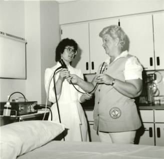St. Luke's Auxiliary Shifts into Full Gear. - Tempe Daily News, October 3, 1984