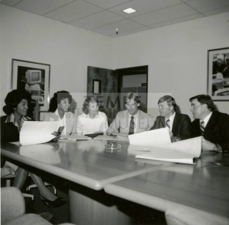 Executives take paid leaves - to work - Tempe Daily News - October 29, 1984 - (1 of 4)