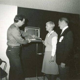 Executives take paid leaves - to work - Tempe Daily News - October 29, 1984 - (4 of 4)
