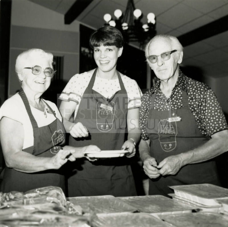 Snowbirds Park recreation director keeps her flock busy - Tempe Daily News - November 1, 1984