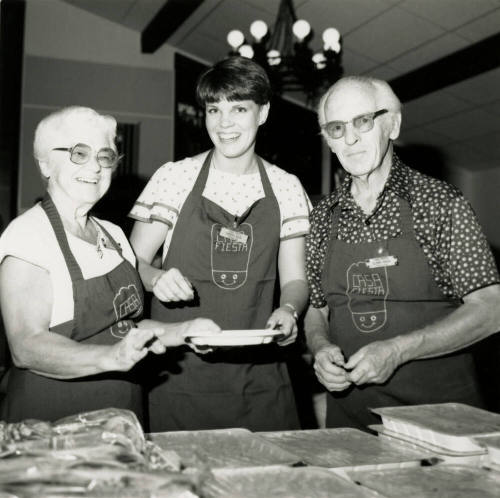 Snowbirds Park recreation director keeps her flock busy - Tempe Daily News - November 1, 1984