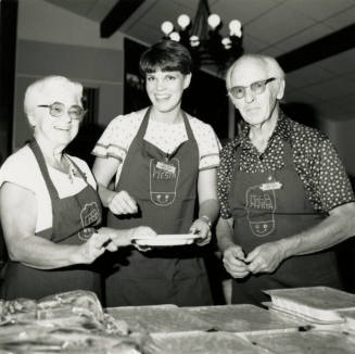 Snowbirds Park recreation director keeps her flock busy - Tempe Daily News - November 1, 1984