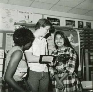 Close-Up - Tempe Daily News, November 26 1984