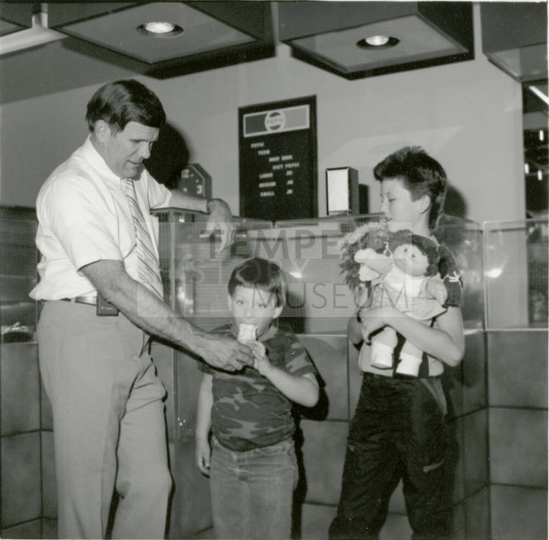 Tempe yogurt shop is all in the family. - Tempe Daily News, November 26 1984