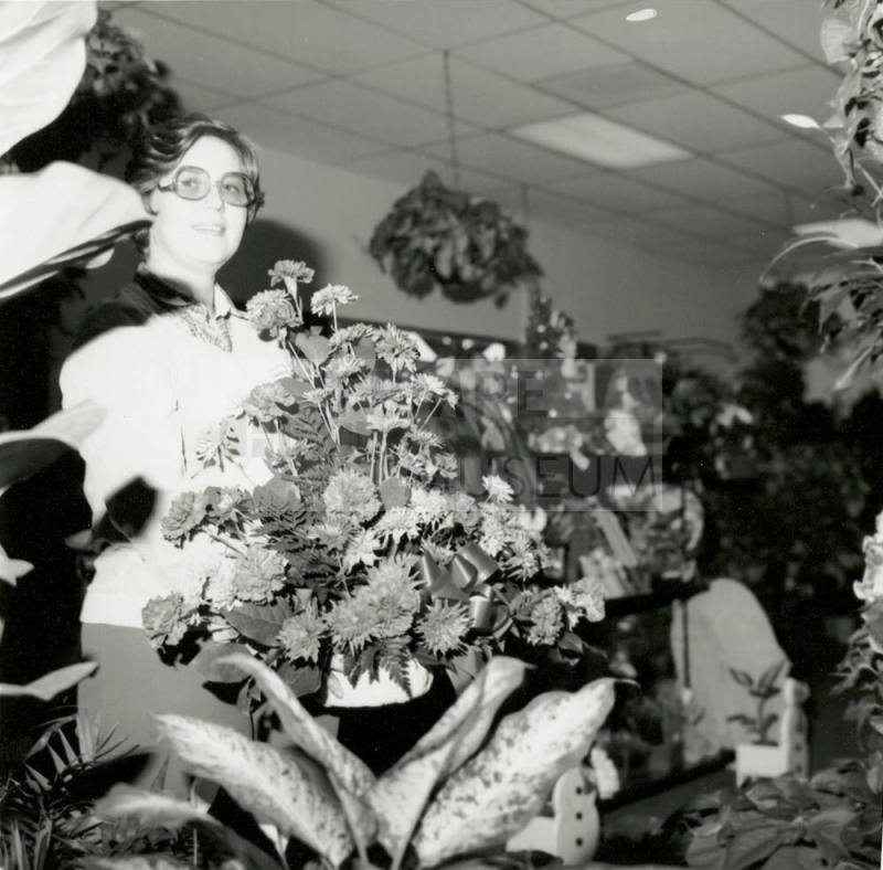 Grand re-opening. - Tempe Daily News, December 3 1984