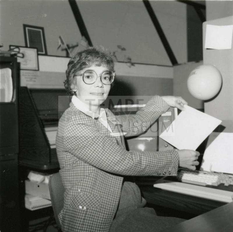 Woman sitting at her desk. November 1984