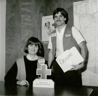 Couple spells relief 'R-E-D C-R-O-S-S'. - Tempe Daily News, December 24 1984