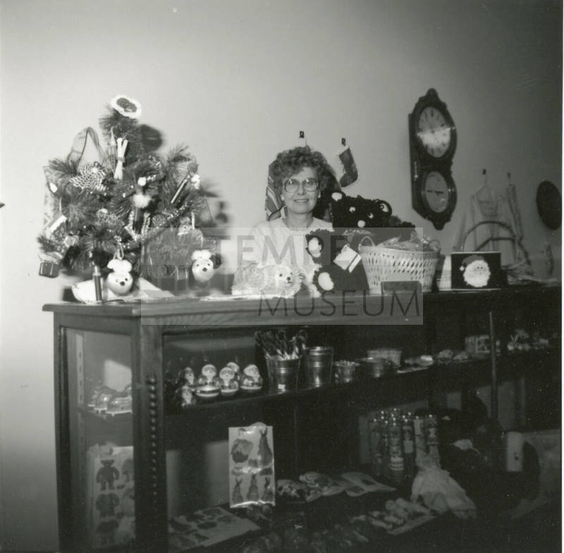 Museum offers a little holiday nostalgia. - Tempe Daily News, December 20 1984