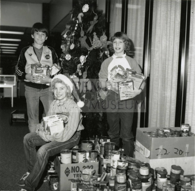 Cans for needy. - Tempe Daily News, December 19 1984