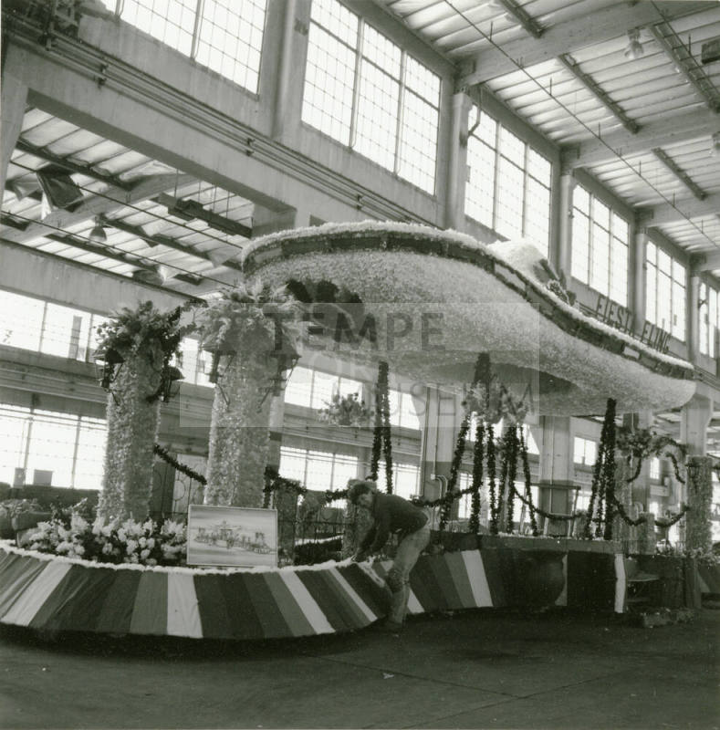 Fiesta Bowl parade to have 42 floats. - Tempe Daily News, December 28 1984