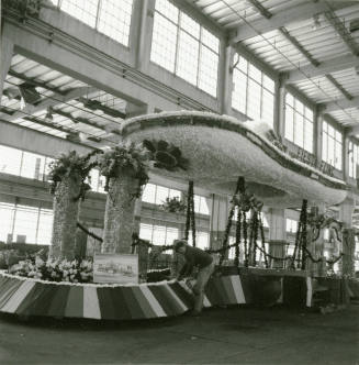 Fiesta Bowl parade to have 42 floats. - Tempe Daily News, December 28 1984