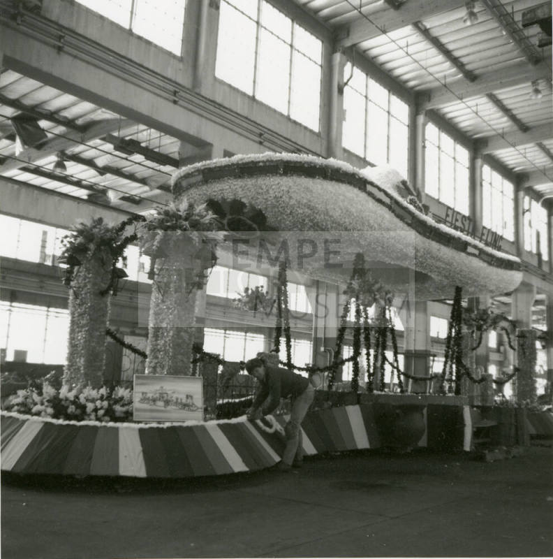 Fiesta Bowl parade to have 42 floats. - Tempe Daily News, December 28 1984