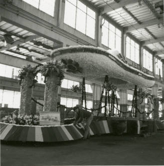 Fiesta Bowl parade to have 42 floats. - Tempe Daily News, December 28 1984