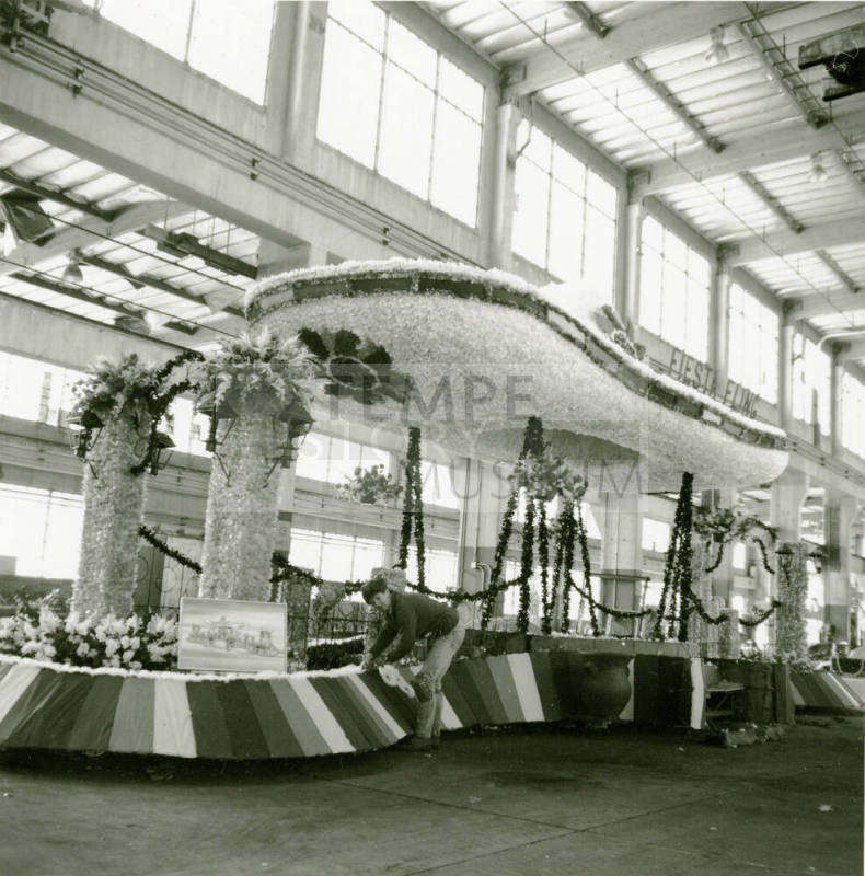 Fiesta Bowl parade to have 42 floats. - Tempe Daily News, December 28 1984