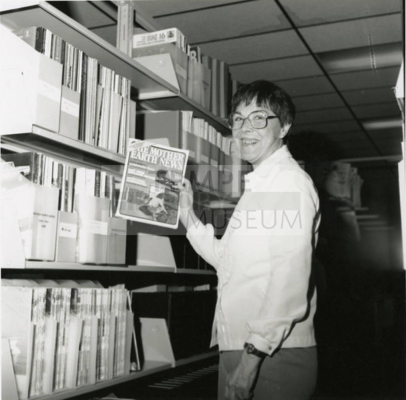 Library defines volunteer in two words, Tempe Daily News, February 1, 1985