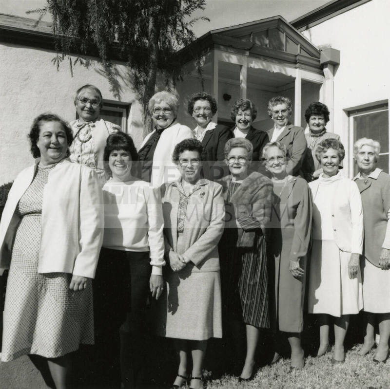 Group of 13 unidentified women (Tempe Women's Club?)