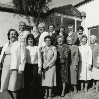 Group of 13 unidentified women (Tempe Women's Club?)