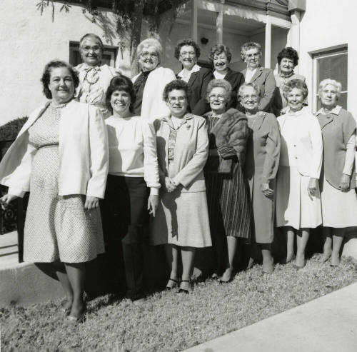 Group of 13 unidentified women (Tempe Women's Club?)