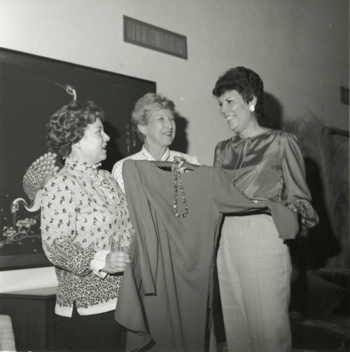 Clothes put food back on table - Tempe Daily News, March 25, 1985