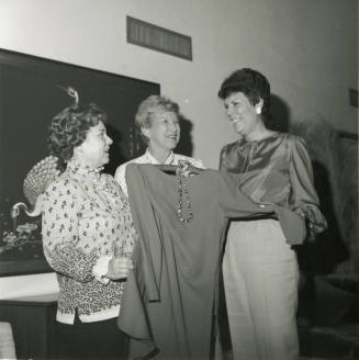 Clothes put food back on table - Tempe Daily News, March 25, 1985
