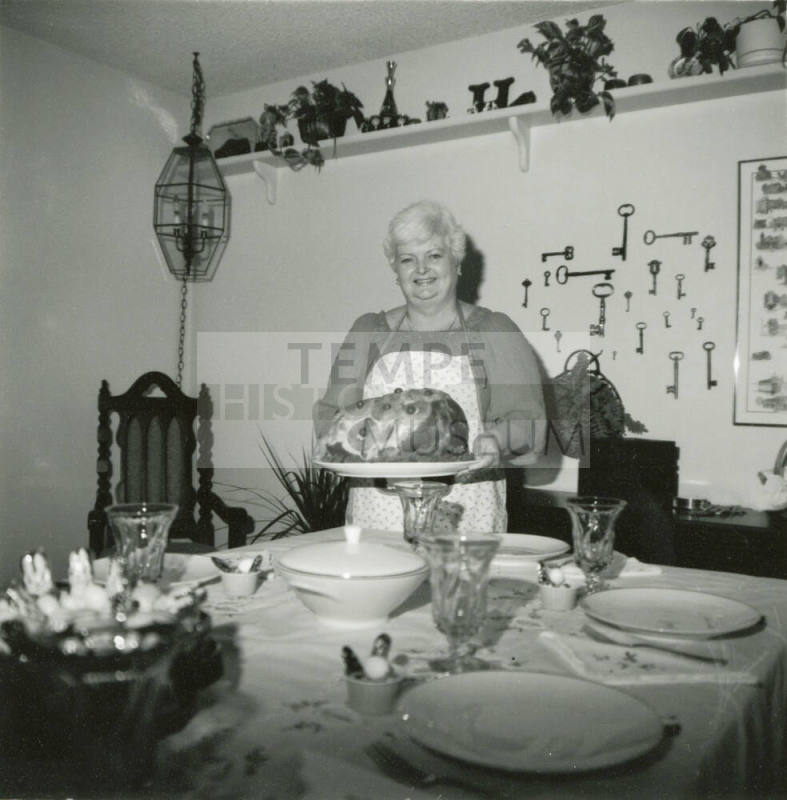 Heaping helping of hospitality - Tempe Daily News - April 24, 1985