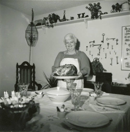 Heaping helping of hospitality - Tempe Daily News - April 24, 1985