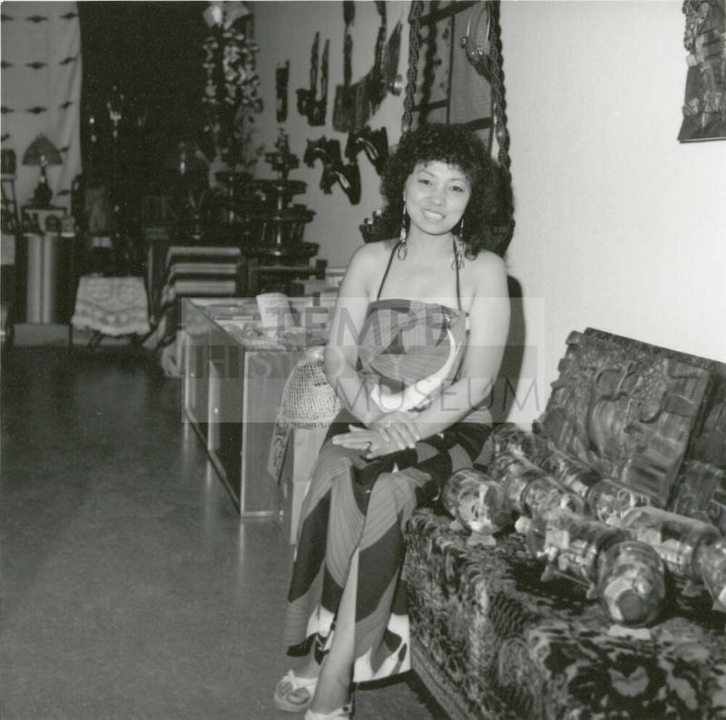 Woman posing for the camera.