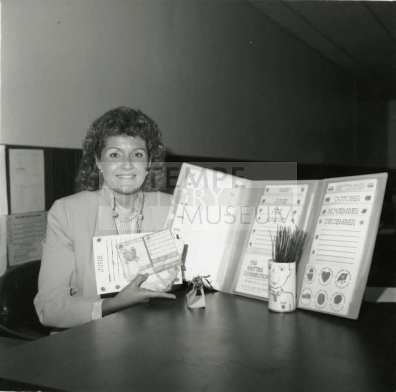 A  mother helps them keep bond with kids growing by mail. - Tempe  Daily News, June 15 1985