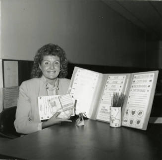 A  mother helps them keep bond with kids growing by mail. - Tempe  Daily News, June 15 1985