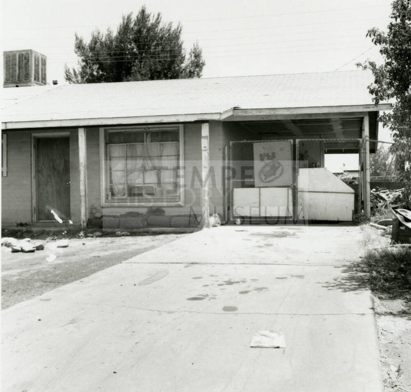 Unidentified Urban Blight - Residential Housing - (4 of 8)