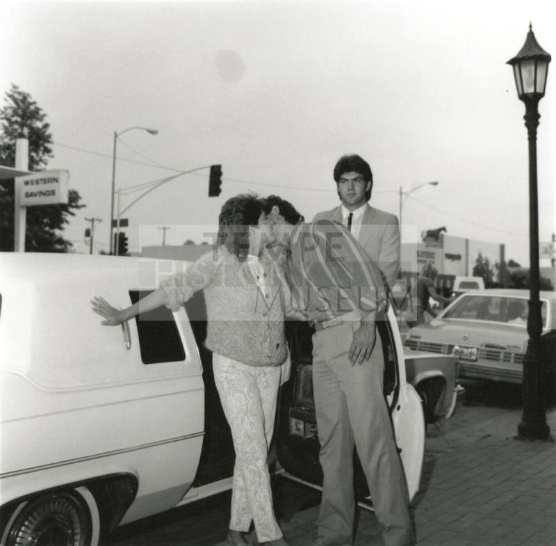 Leaving in luxury - Tempe Daily News - July 31, 1985