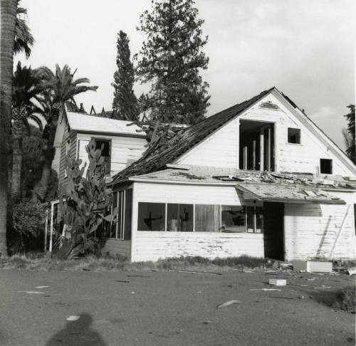 Unidentified Vintage & Dilapidated Wood-framed House - (1 of 3)