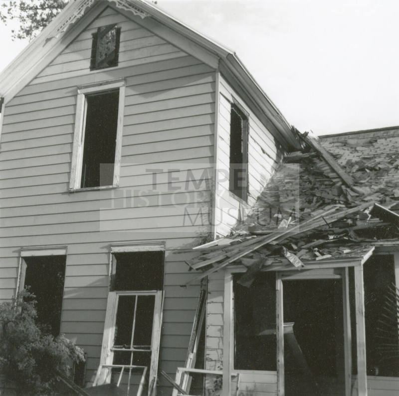 Unidentified Vintage & Dilapidated Wood-framed House - (2 of 3)