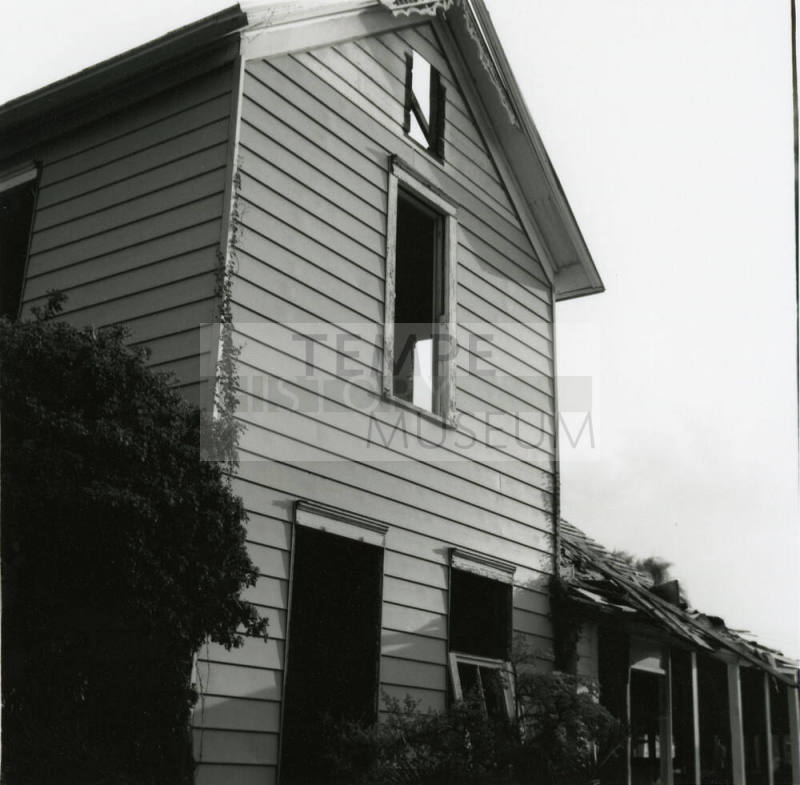 Unidentified Vintage & Dilapidated Wood-framed House - (3 of 3)