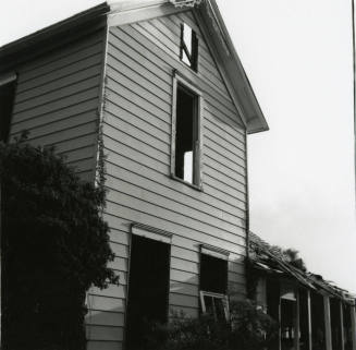 Unidentified Vintage & Dilapidated Wood-framed House - (3 of 3)
