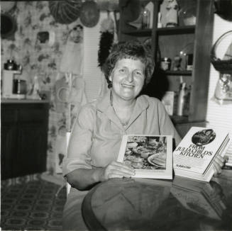 "Gourmet cuisine teacher cooks up a conference" - Tempe Daily News - September 1985