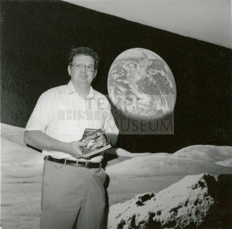 Proving a point: Garrett engineer combines his science with some fiction, from Tempe Daily News, September 7, 1985
