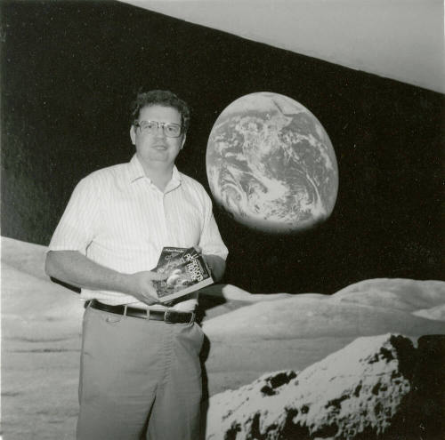 Proving a point: Garrett engineer combines his science with some fiction, from Tempe Daily News, September 7, 1985